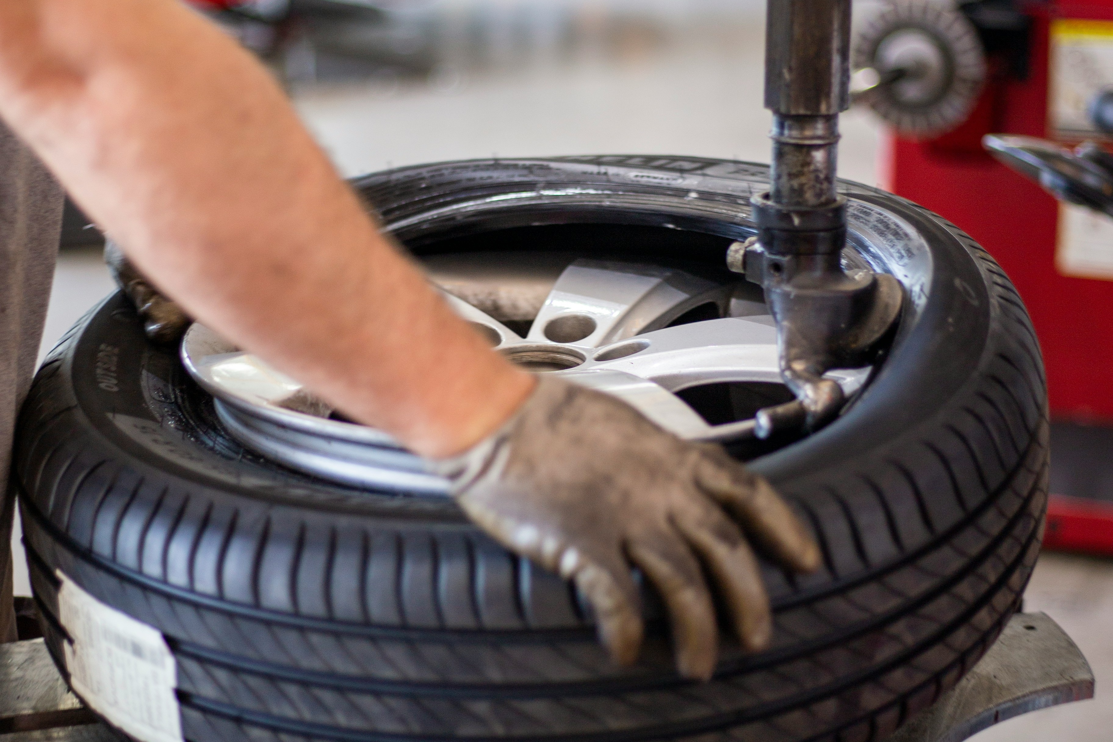 Саѓи: Основни карактеристики и анализа на мулти-индустриски апликации